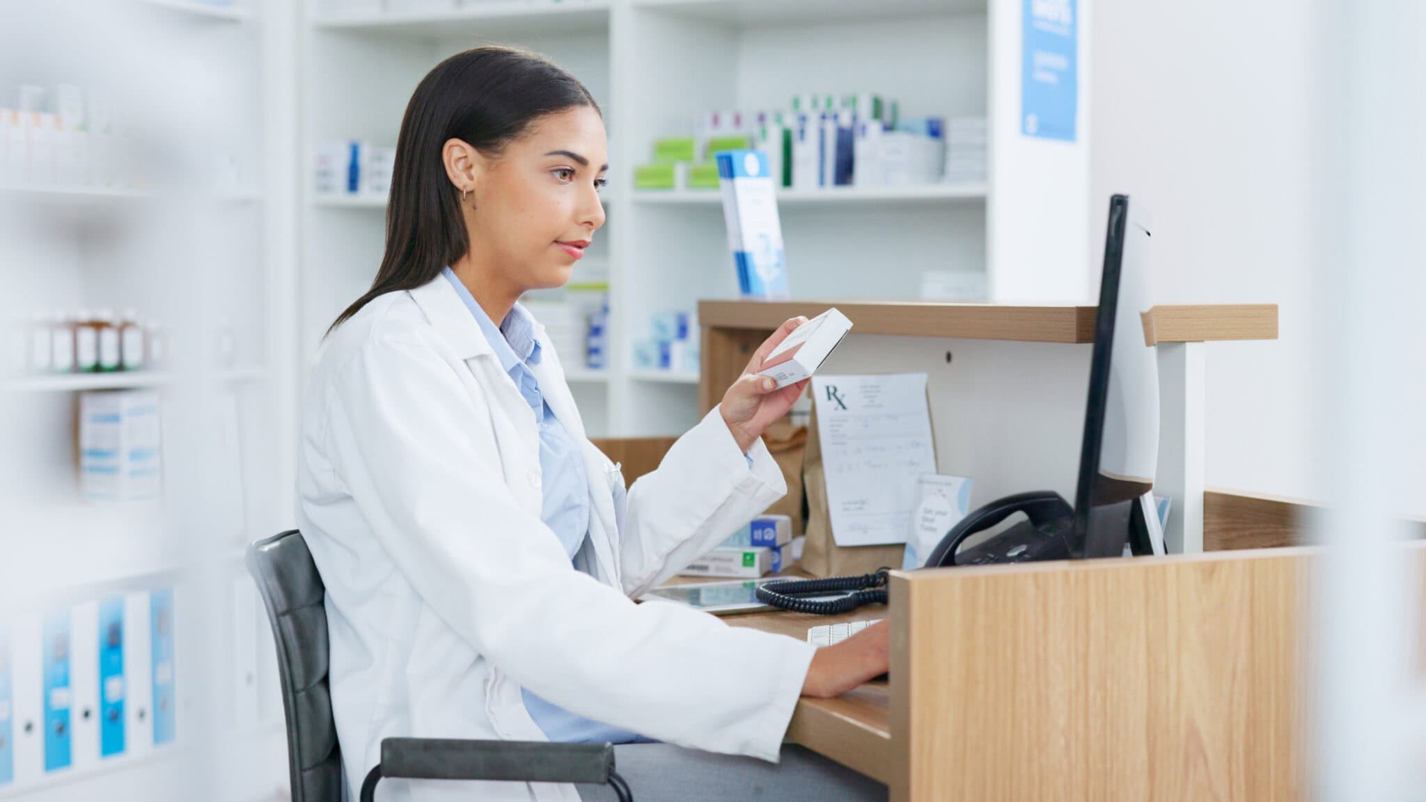 Pharmacist Computer Govt moves towards a national medicines record - Pulse+IT